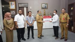 Dollah Mando Serahkan Rp452,8 Juta Bantuan Atensi Kemensos untuk LKSA di Sidrap