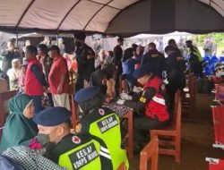 Tim medis Brimob Polri jemput bola beri pelayanan kesehatan pengungsi gempa Cianjur