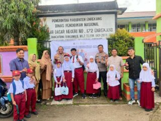 Kapolres Enrekang Tindaklanjuti Gerakan Nasional “Ayah Mengantar Anak Sekolah” Tekankan Peran Polri dalam Pendidikan Keluarga