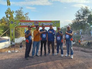Bupati Enrekang Muh. Yusuf Ritangnga Resmi Tutup Kejurda Bhayangkara Grasstrack Motocross 2025