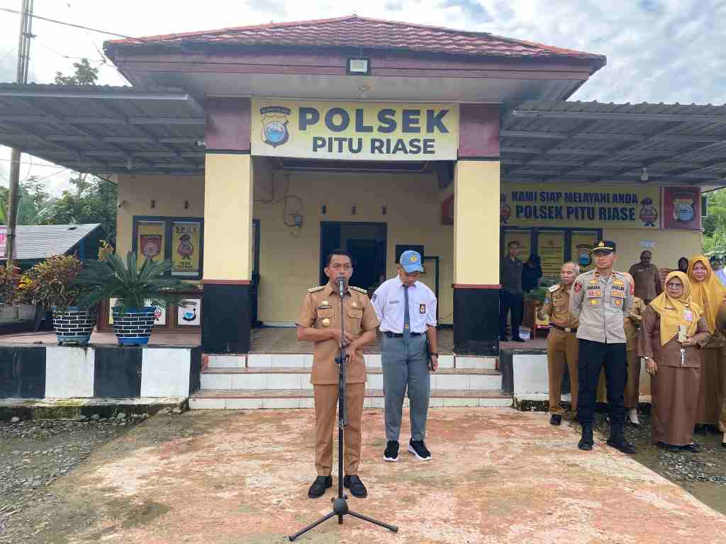 Hari Pertama Sekolah, Bupati Sidrap Turun Langsung Temui Siswa di Pitu Riase