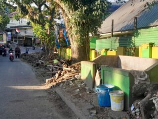 Trotoar yang Kehilangan Fungsinya di Depan SMA Negeri 2 Enrekang