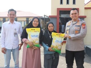 Polres Sidrap Gelar Pasar Beras Murah, Ratusan Zak Beras Ludes Diserbu Warga