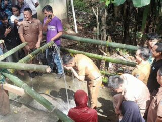 Bupati Enrekang Yusuf Ritangnga buka Dengan Resmi Tradisi Mandio Saluran Tallu Dusun Ba'ka