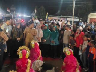 Bupati Sidrap Ikut Bergoyang dan Nyawer Penari