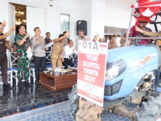 Kapolres Sidrap Turunkan Personil Pengamanan Sukseskan Karnaval Brigade Pangan Alsintan Sidrap 2025
