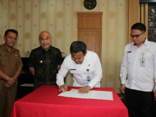 Tingkatkan kualitas layanan keimigrasian Pemerintah Kabupaten Bungo Serahkan Hibah Aset Tanah dan Bangunan kepada Kanwil Ditjen Imigrasi Jambi