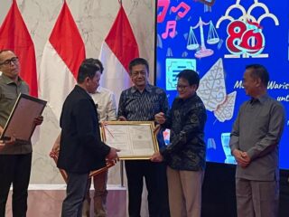 Tenun Sutra Sengkang-Wajo Terima Sertifikat Indikasi Geografis, Bukti Keaslian dan Perlindungan Hukum