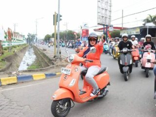 Pawai Kemerdekaan Komunitas Vespa Semarakkan HUT ke-80 RI di Sidrap