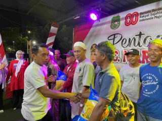 Bupati Sidrap Serahkan Benih Padi di Penutupan Pentas Seni HUT RI Maritengngae