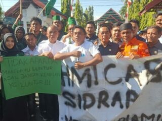 Demo di Sidrap Diklaim Paling Adem di Indonesia, Pengunjuk Rasa Ditemani Bupati dan Ketua DPRD