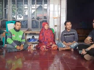 Dari Makassar ke Maros, Polri Menyebar Doa dan Santunan Untuk Driver Ojol Yang Sakit