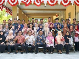 Batik Diam-Diam 'Bekerja' di Kantor BPN Sidrap