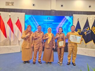 Bupati Sidrap Terima Penghargaan Posbankum 100% dari Kanwil Kemenkum Sulsel