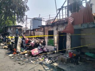 Empat Warga Tewas dalam Kebakaran Hebat di Pademangan Timur, Tiga Rumah Hangus Terbakar