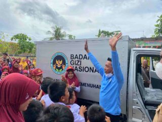 Bupati Sidrap Antar Langsung Makanan Bergizi Gratis, Murid Sambut dengan Ceria