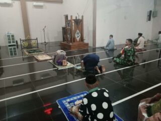 Babinsa Kodim 1420/Sidrap Giat Safari Subuh dan Komsos, Pantau Situasi Wilayah