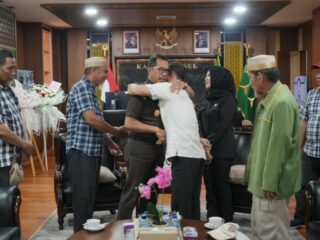 Perintah Jaksa Agung, Kajati Sulsel Tawarkan Peninjauan Kembali dan Minta Pemprov Tunda PTDH Dua Guru dari Lutra