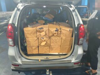 Bea Cukai Malang Gagalkan Pengiriman 108 Ribu Batang Rokok Ilegal, Sarkut Dihentikan di Jalan Mayjen Sungkono