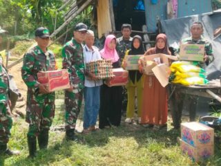 Karya Bakti Kodim 1420/Sidrap, membantu mengatasi kesulitan warga Bilokka yang Tinggal di Rumah Tidak Layak Huni