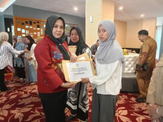 Sepasang Pasutri Korban Kebakaran di Wajo Terima Santunan Rp30 Juta, Anak Korban: Terima kasih Bu Wagub