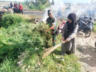 Koramil 07 Baranti Gelar Karya Bakti Bersihkan Selokan dan Sampah di Desa Passeno