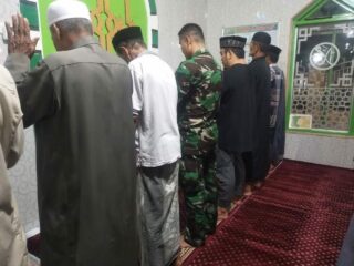 Babinsa Kodim 1420/Sidrap Giat Safari Subuh dan Komsos, Pantau Situasi Wilayah