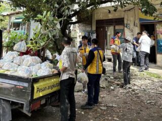 Peduli Jurnalis, 100 Paket Sembako BWSS-V Tiba di Markas KJI Padang