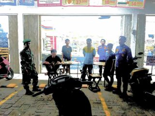 Anggota Ramil 02/Tellu Limpoe Sidrap Gelar Patroli Gabungan Bersama Kelompok Pendukung