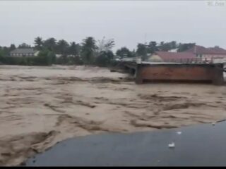 Cuaca Ekstrem Robohkan 5 Tower 150 kV di Aceh, Pemulihan Dilakukan Nonstop — Material Diterbangkan dengan Hercules dan Helikopter