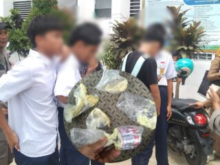 Satpol PP Sidrap Sergap Tujuh Siswa Bolos dan Temukan Lem Fox