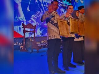 Bupati Syaharuddin Alrif Terima Anugerah Dwija Praja Nugraha, Penghargaan Tertinggi PB PGRI