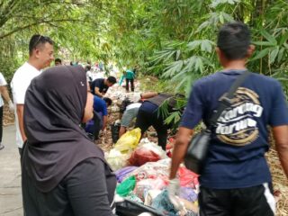 Setelah Festival UMKM Dibuka, Karang Taruna Wajo Gerak Cepat Gelar Baksos di Jl Tolanca