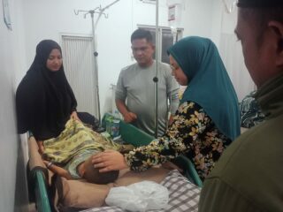 Dandim Sidrap dan Ketua Persit Mengecek Langsung Anak Keluarga KBT Yang Sedang Dirawat di RS. Nene Mallomo