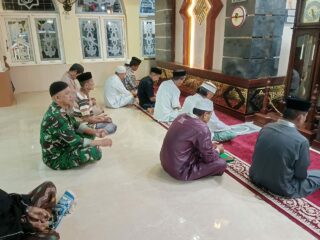 Babinsa Kodim 1420/Sidrap Laksanakan Safari Subuh Dilanjutkan Kegiatan Kosos Bersama Masyarakat