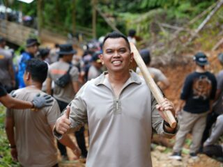 Gerak Cepat, Polres Sidrap Terjun Perbaiki Akses Jalan Longsor Di Desa Leppangeng