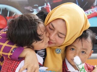 Bunda PAUD Sidrap Tebar Cinta, Pelukan Hangat untuk Anak-anak Warnai Hari Ibu
