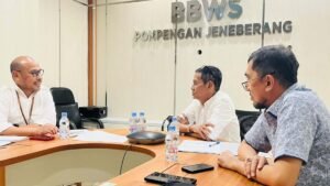 Jembatan Gantung di Tempe Rusak, Dua Anggota DPRD Wajo Langsung Bergerak