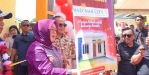 Warga Anggoeya Kendari Menang Rumah, Air Mata Bahagia dan Senyum Haru
