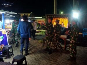 Hadir di Tengah Masyarakat, Babinsa Koramil 1420-02 Pastikan Keamanan Wilayah Tellu Limpoe Kondusif