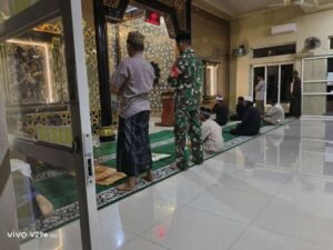 Babinsa Koramil Jajaran Kodim 1420/Sidrap Gelar Safari Shalat Subuh, Pantau Situasi Wilayah dan Jalin Komunikasi dengan Masyarakat