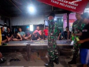 Jaga Kondusifitas Wilayah, Danpos Ramil Pitu Riase Pimpin Patroli Siskamling Bareng Tokoh Pemuda