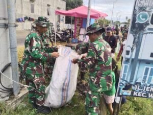 Tingkatkan Kebersihan Lingkungan, Babinsa Timoreng Panua dan Warga Gelar Karya Bakti Bersama