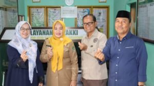 Wakil Bupati Sidrap Bersama Keluarga Tunaikan Zakat Fitrah di Baznas