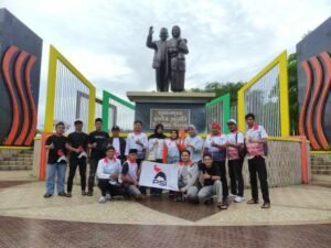 Politik Kebaikan di Jalanan Parepare, PSI Bagikan Takjil untuk Pengendara