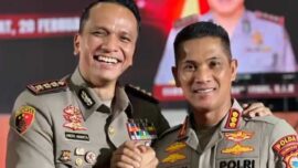 Direktur Reserse Kriminal Khusus (Dirreskrimsus) Polda Sulsel, Andri Ananta Yudhistira (kiri)