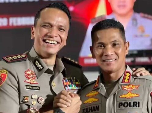Direktur Reserse Kriminal Khusus (Dirreskrimsus) Polda Sulsel, Andri Ananta Yudhistira (kiri)