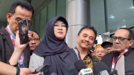 Tersangka kasus dugaan fitnah dan pencemaran nama baik terkait keaslian ijazah Jokowi), Roy Suryo dan dr Tifa