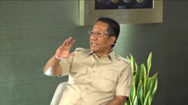 Menteri Hukum Supratman Andi Agtas menjawab pertanyaan masyarakat dalam forum dialog Pasti Ada Solusi yang digelar Kementerian Hukum di Jakarta.