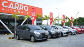 Deretan mobil bekas di showroom Jakarta yang dipajang untuk dijual, menunjukkan berbagai tipe kendaraan dari city car hingga MPV dalam kondisi siap pakai.